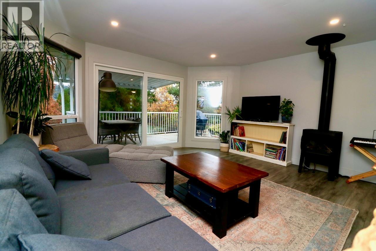  994 Tronson Drive, Kelowna