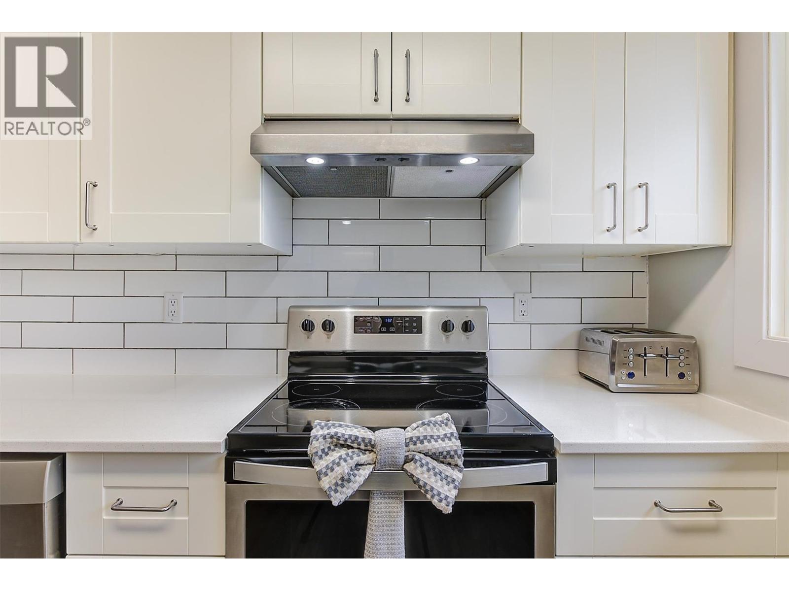  994 Tronson Drive, Kelowna