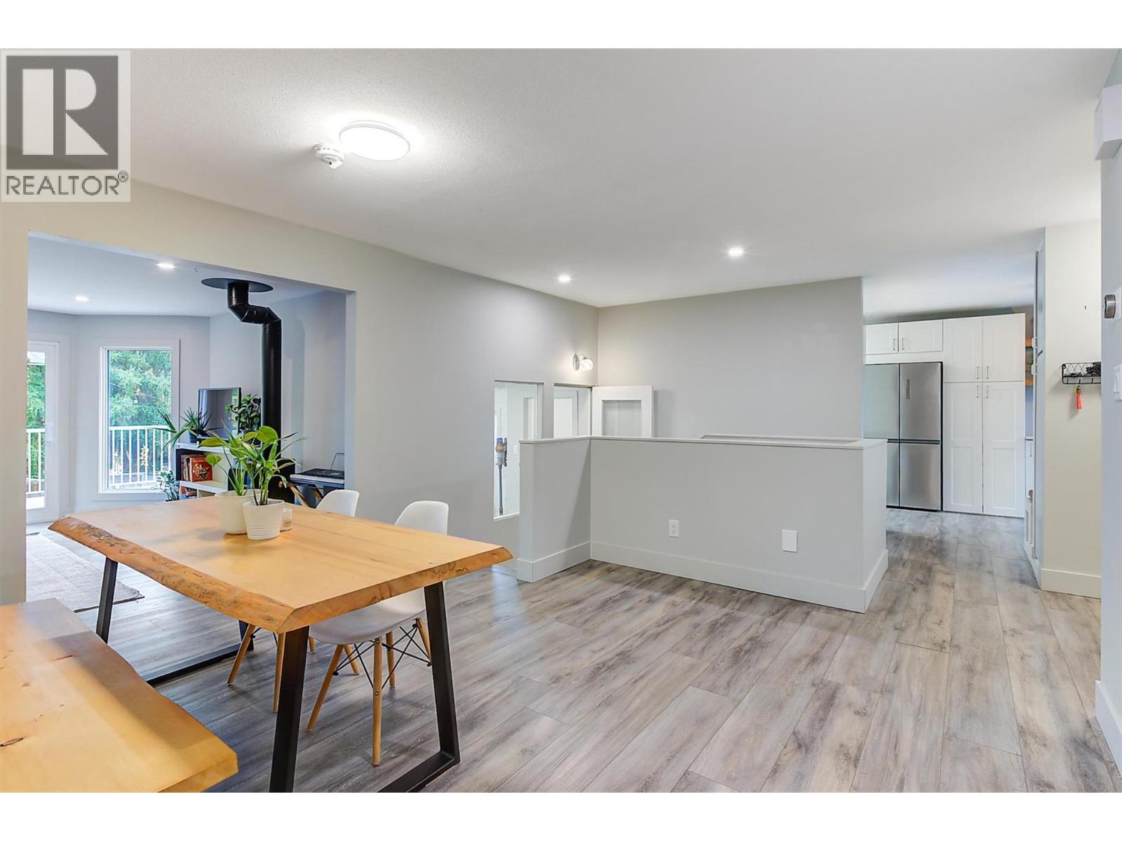  994 Tronson Drive, Kelowna