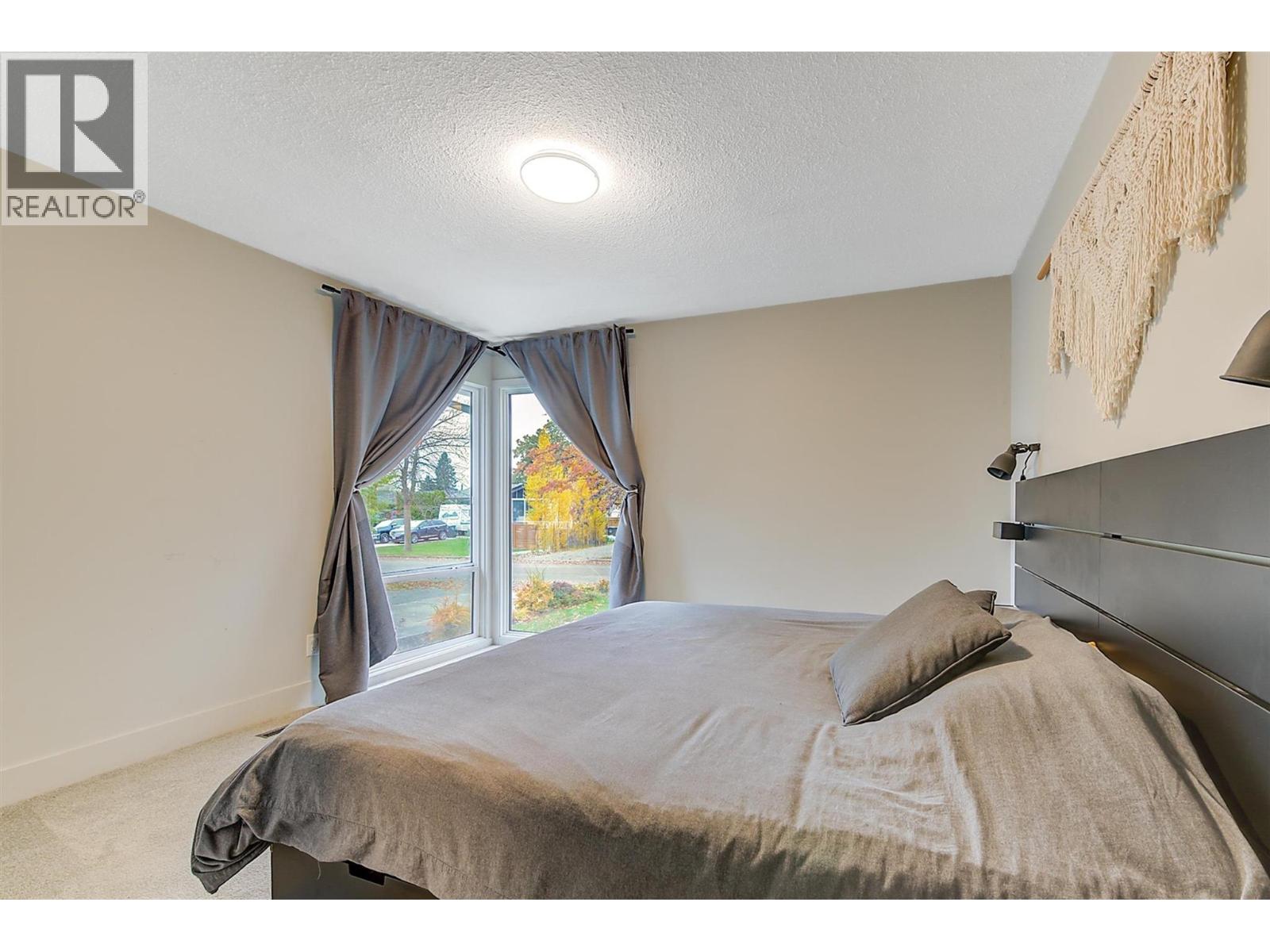  994 Tronson Drive, Kelowna