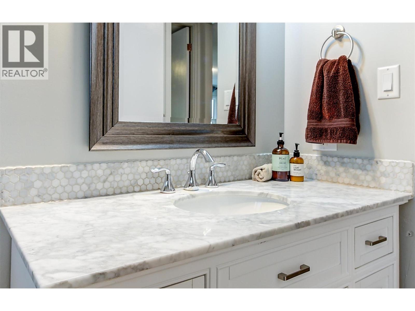  994 Tronson Drive, Kelowna