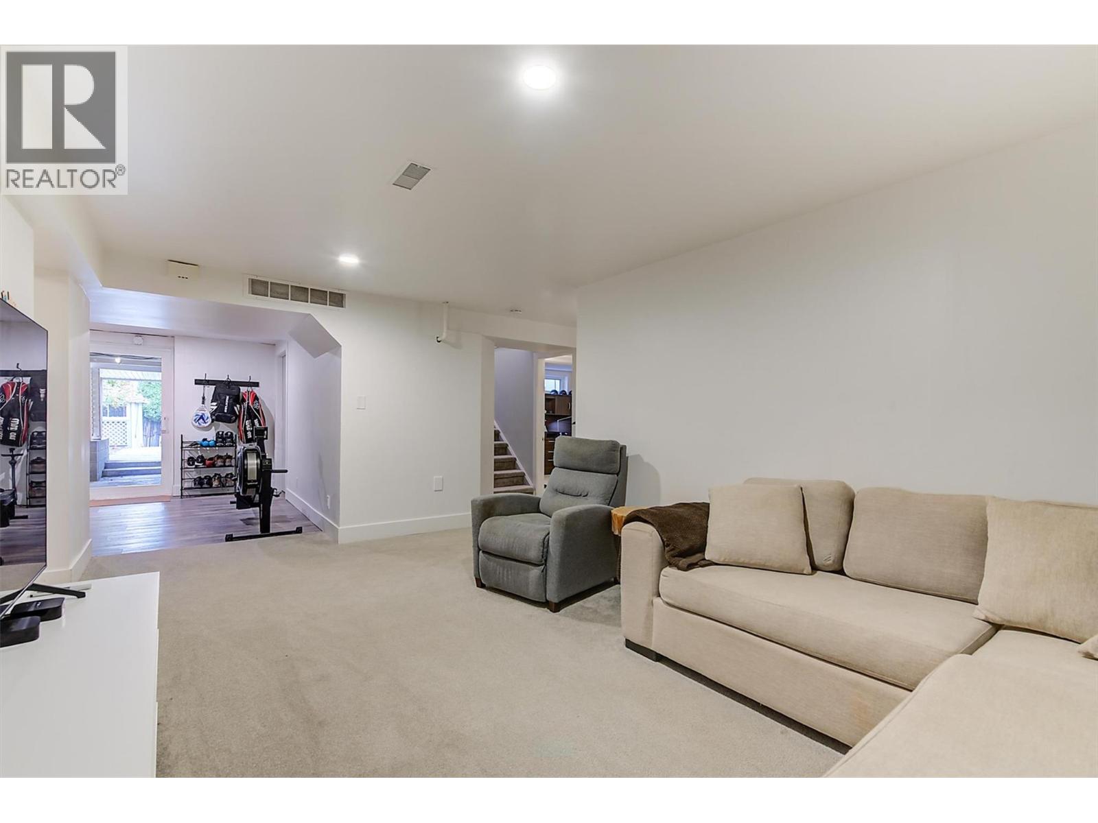  994 Tronson Drive, Kelowna