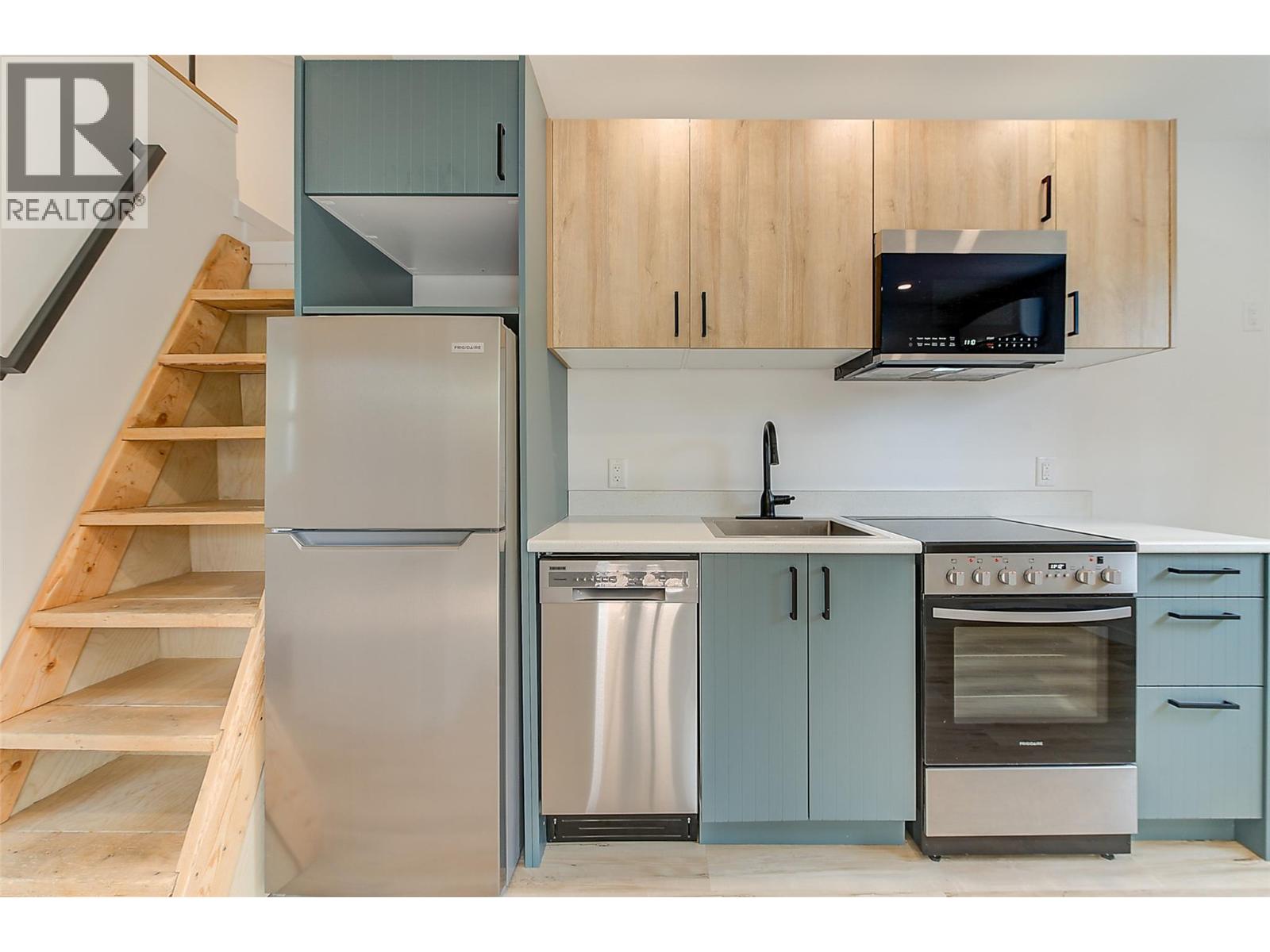  994 Tronson Drive, Kelowna