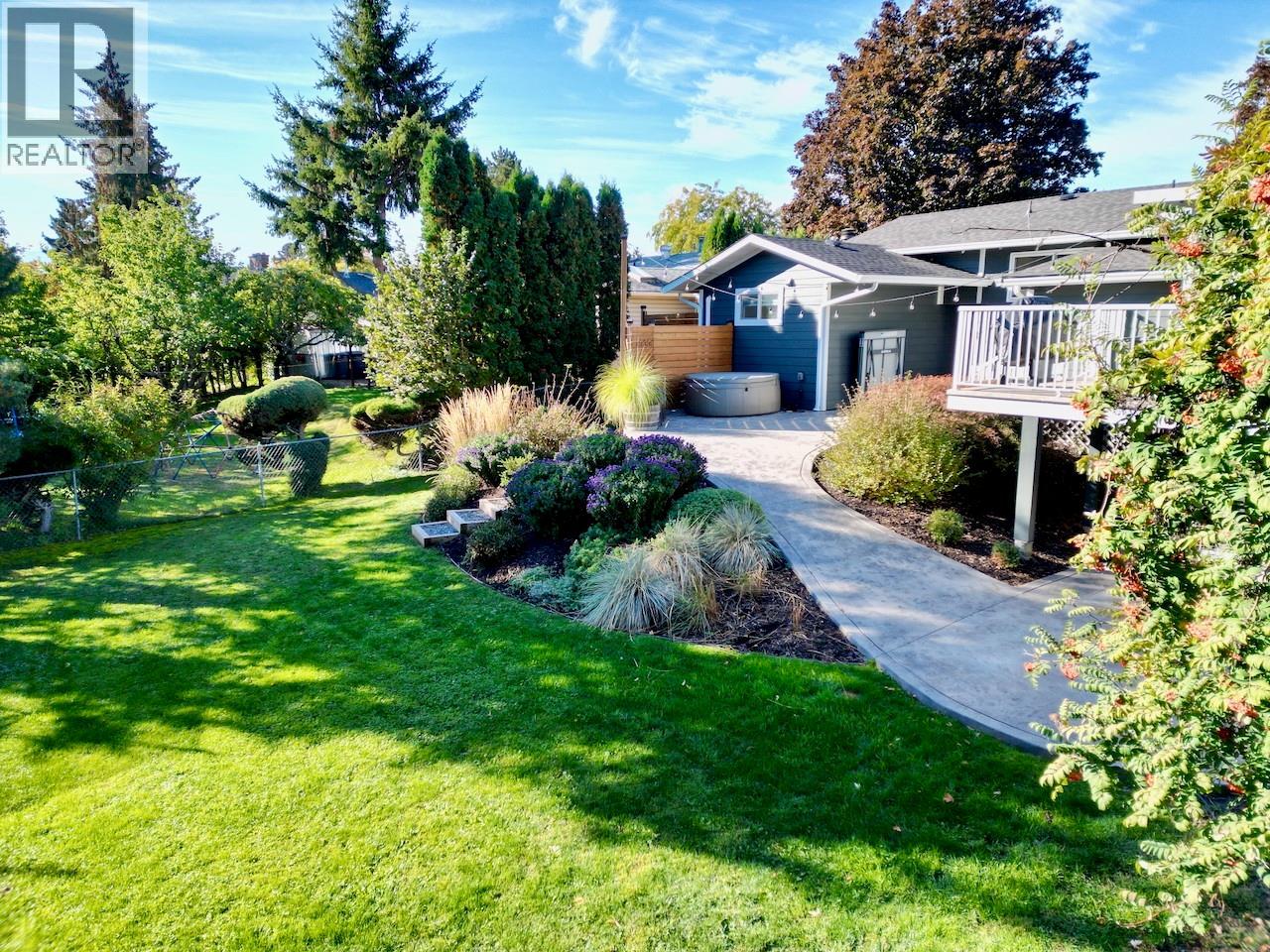 994 Tronson Drive, Kelowna