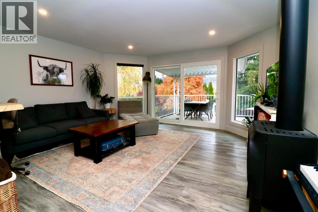  994 Tronson Drive, Kelowna