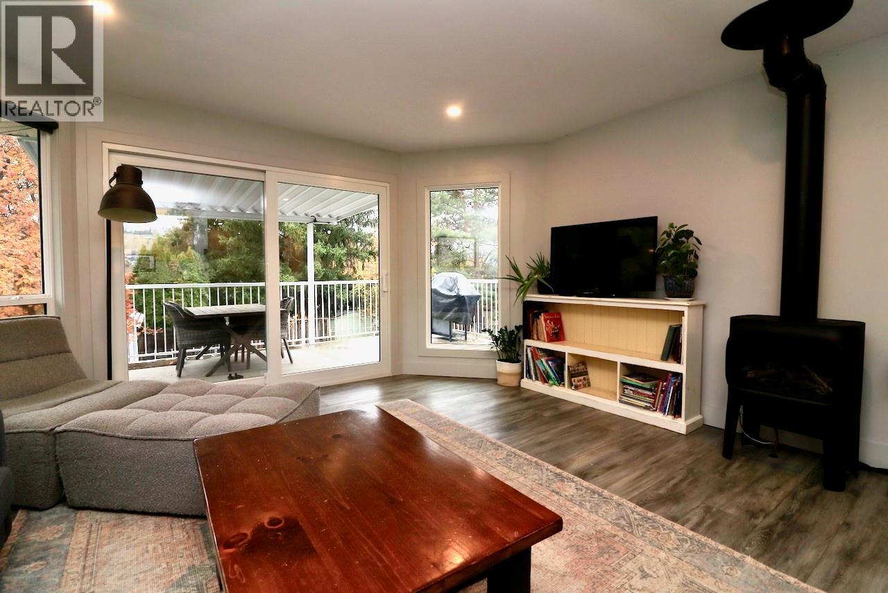  994 Tronson Drive, Kelowna