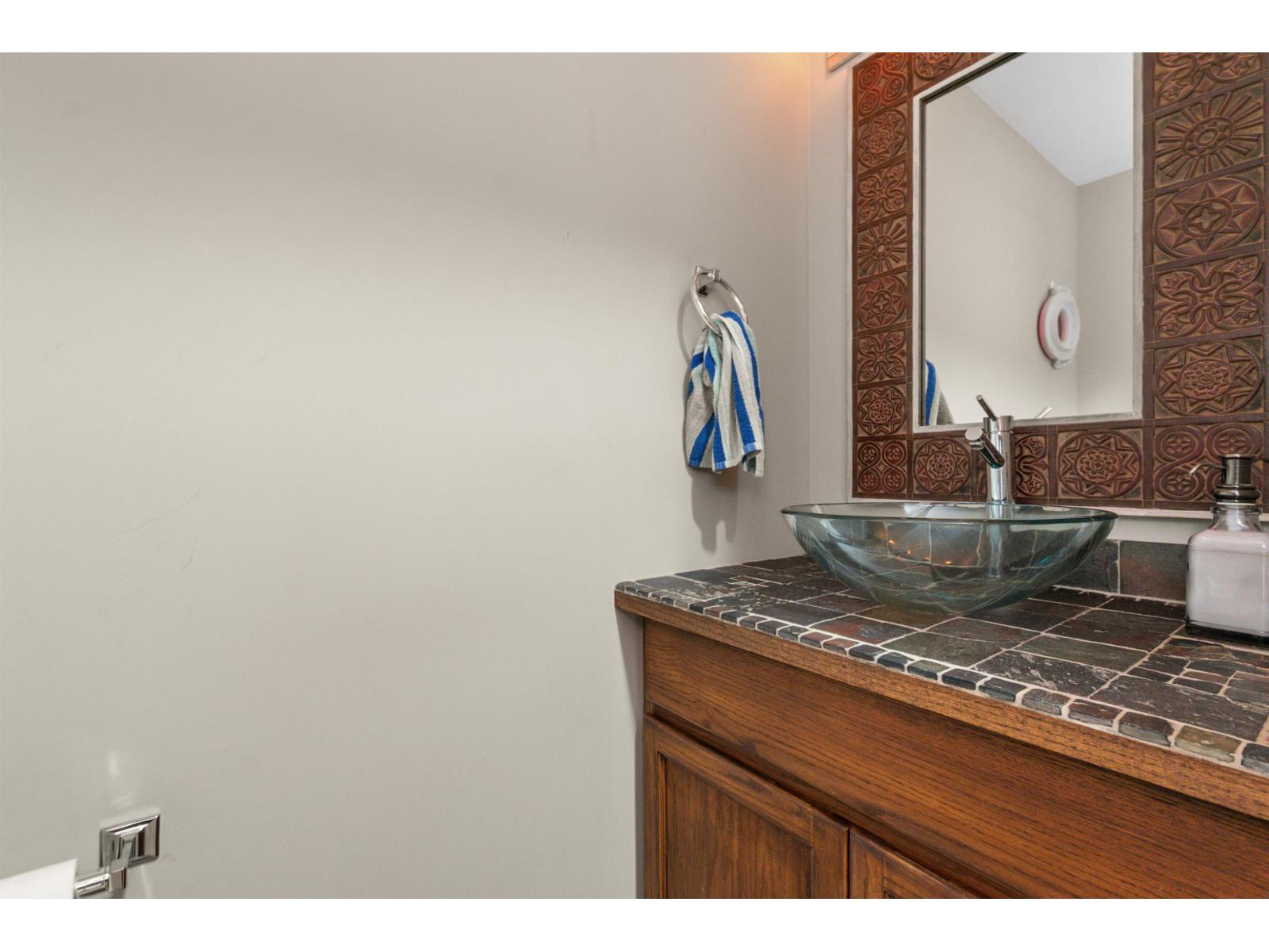 4 46375 CESSNA DRIVE, Chilliwack Proper South, Chilliwack