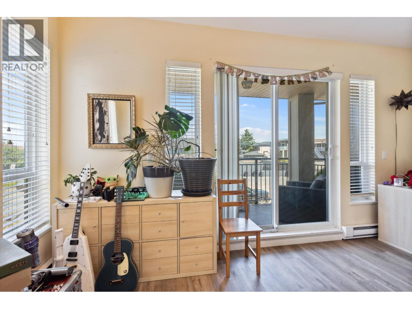 4 160 PEMBINA STREET, New Westminster