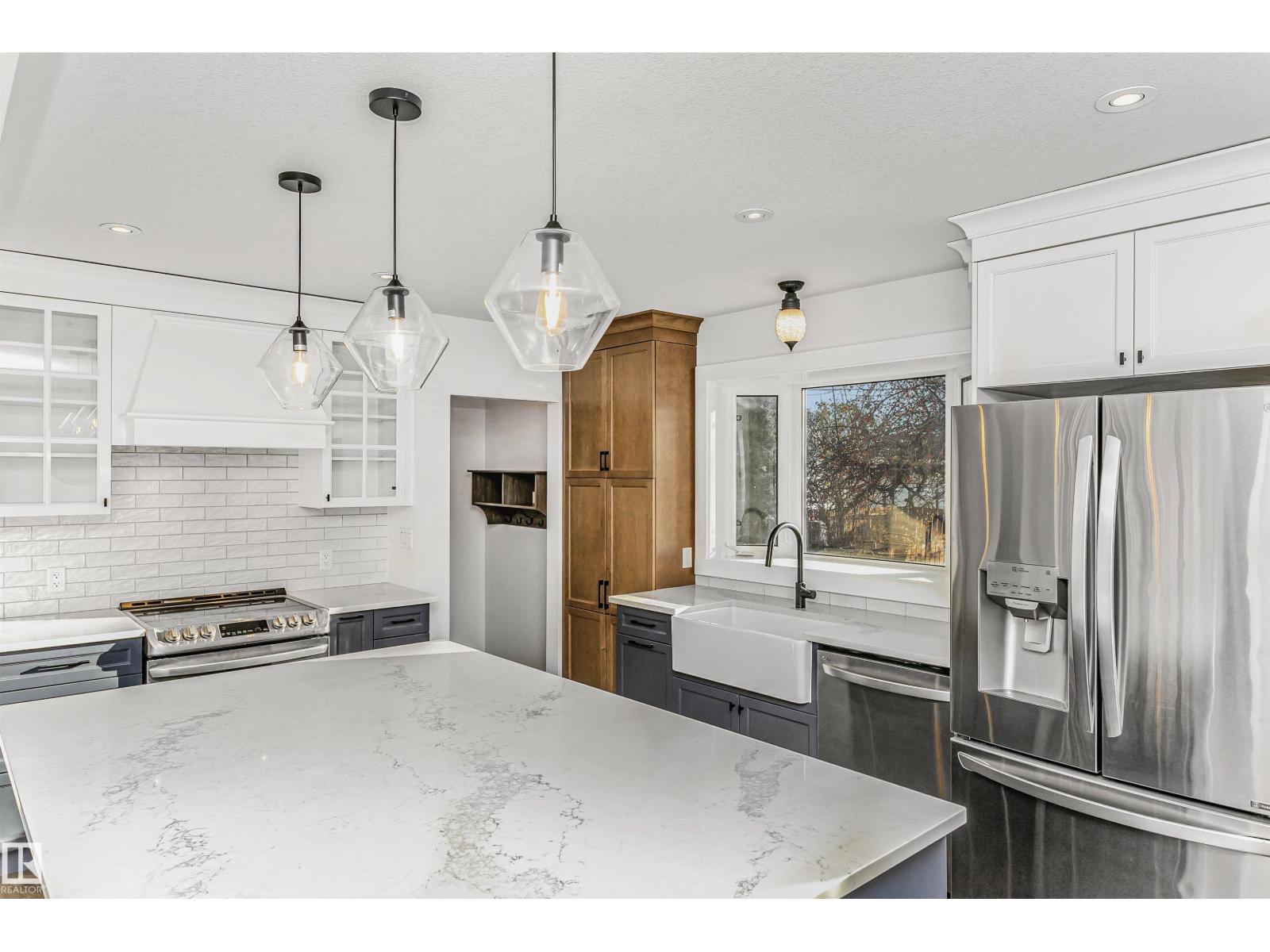 5403 102 AV NW, Edmonton