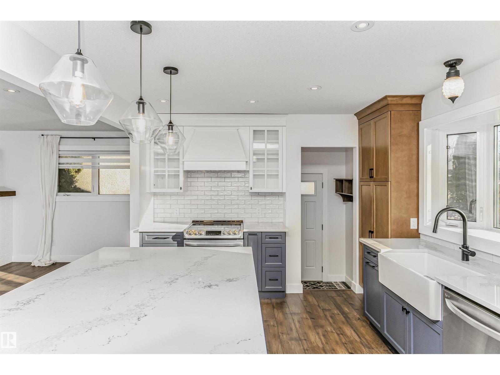 5403 102 AV NW, Edmonton