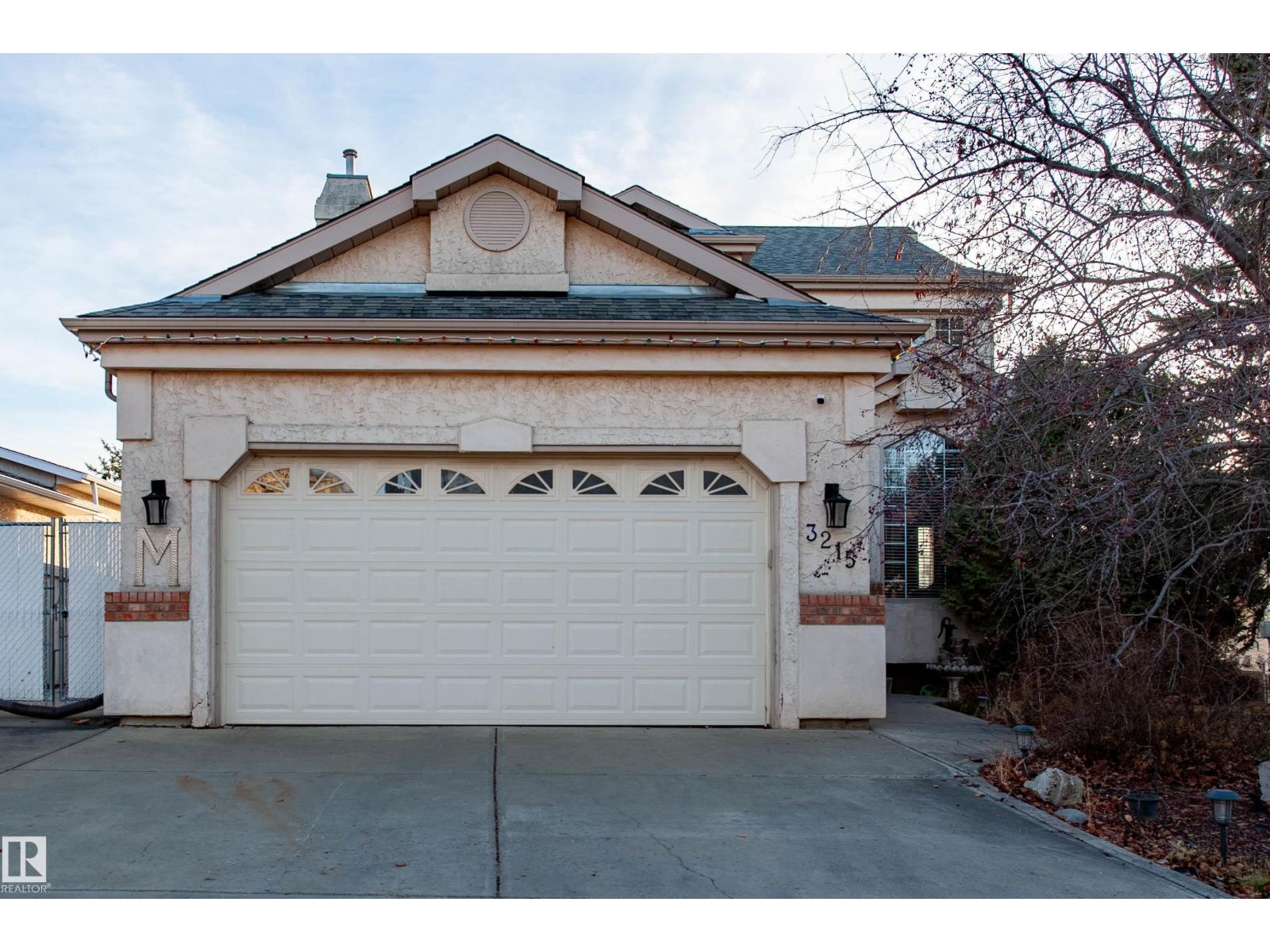 3215 44 AV NW, Edmonton