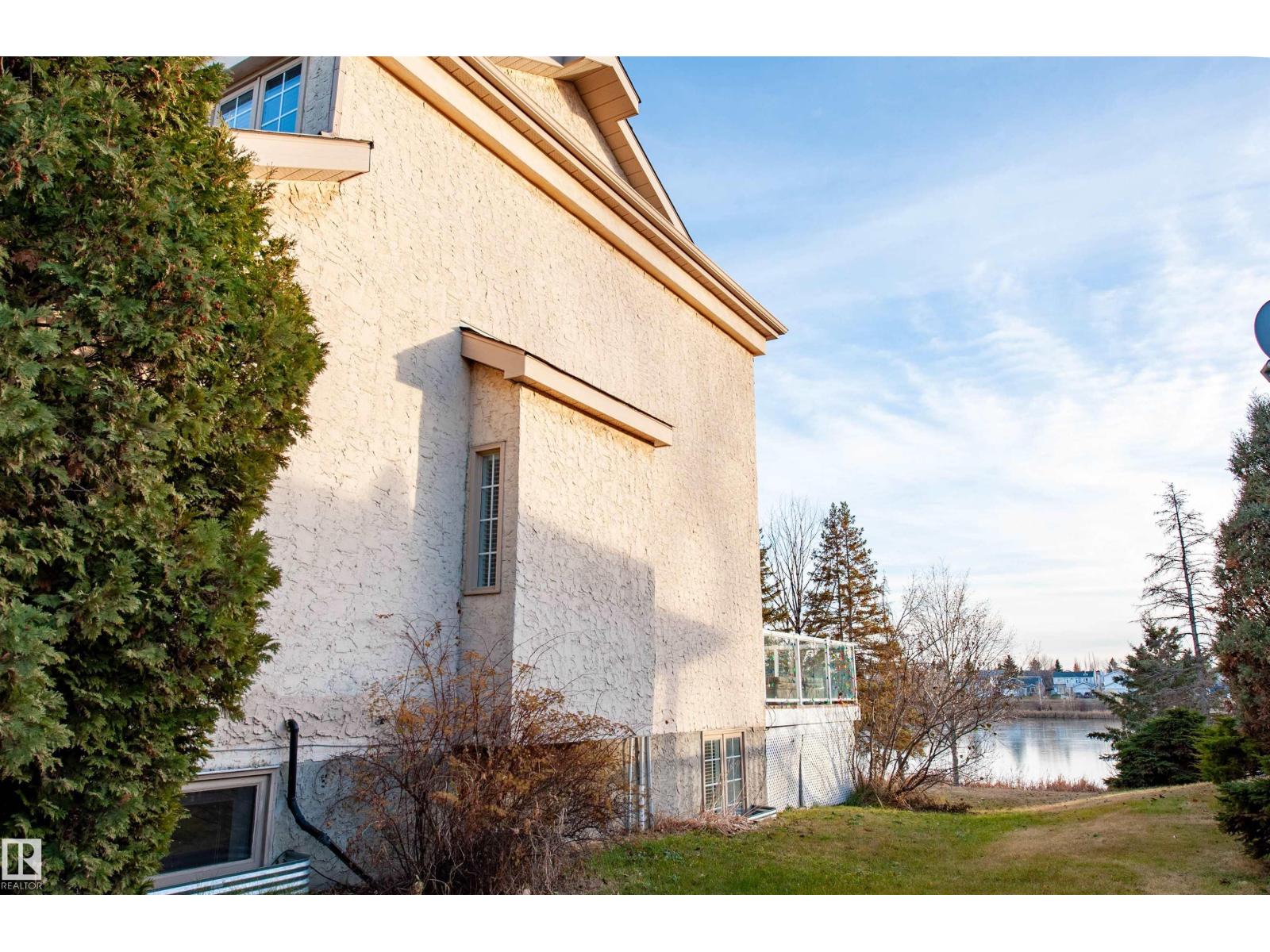 3215 44 AV NW, Edmonton