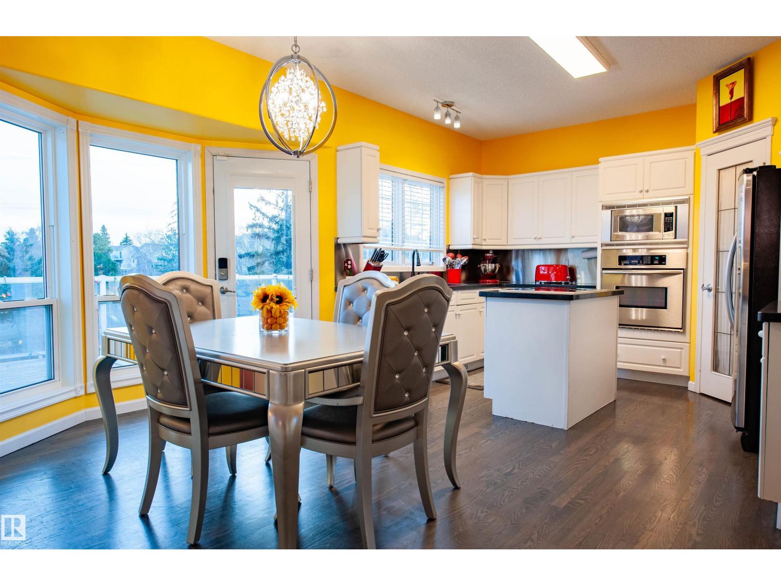 3215 44 AV NW, Edmonton