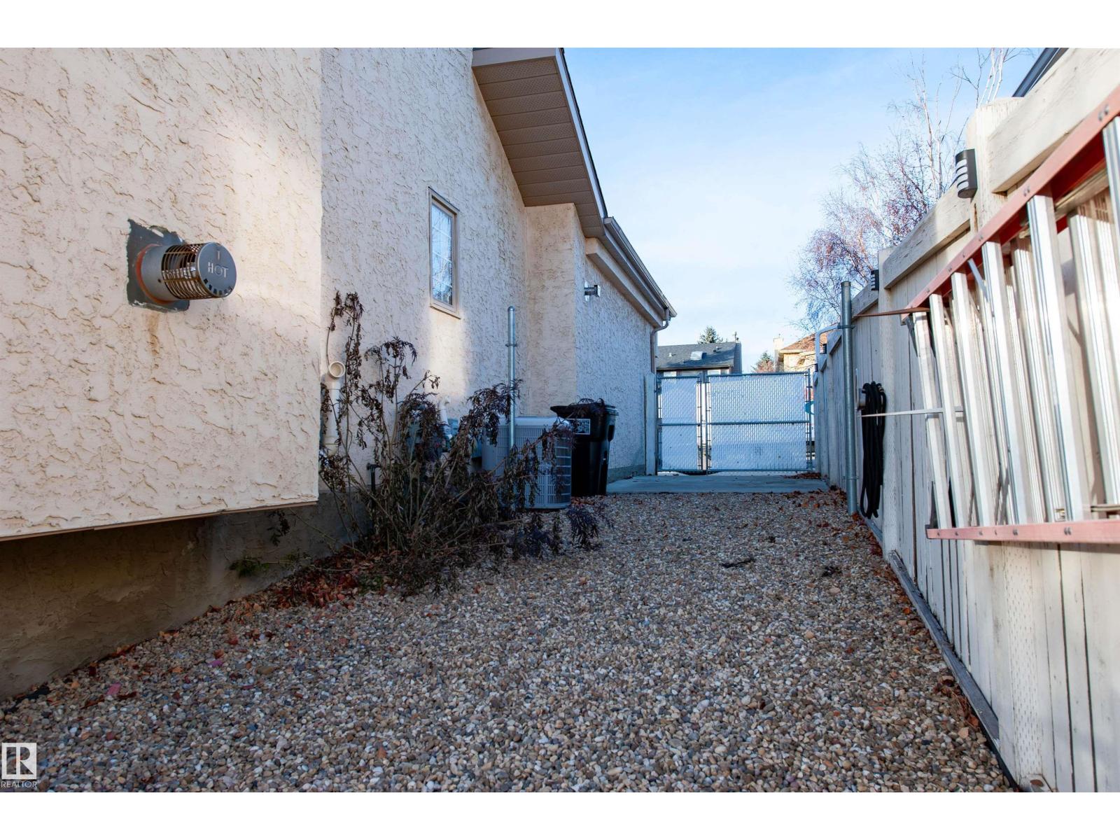 3215 44 AV NW, Edmonton