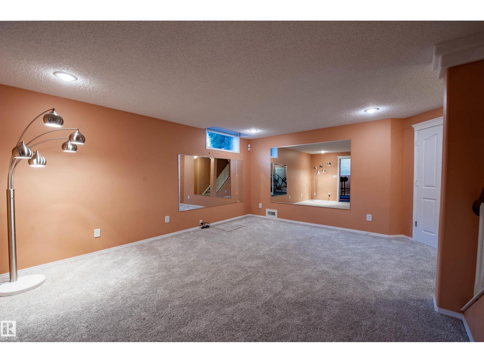 3215 44 AV NW, Edmonton