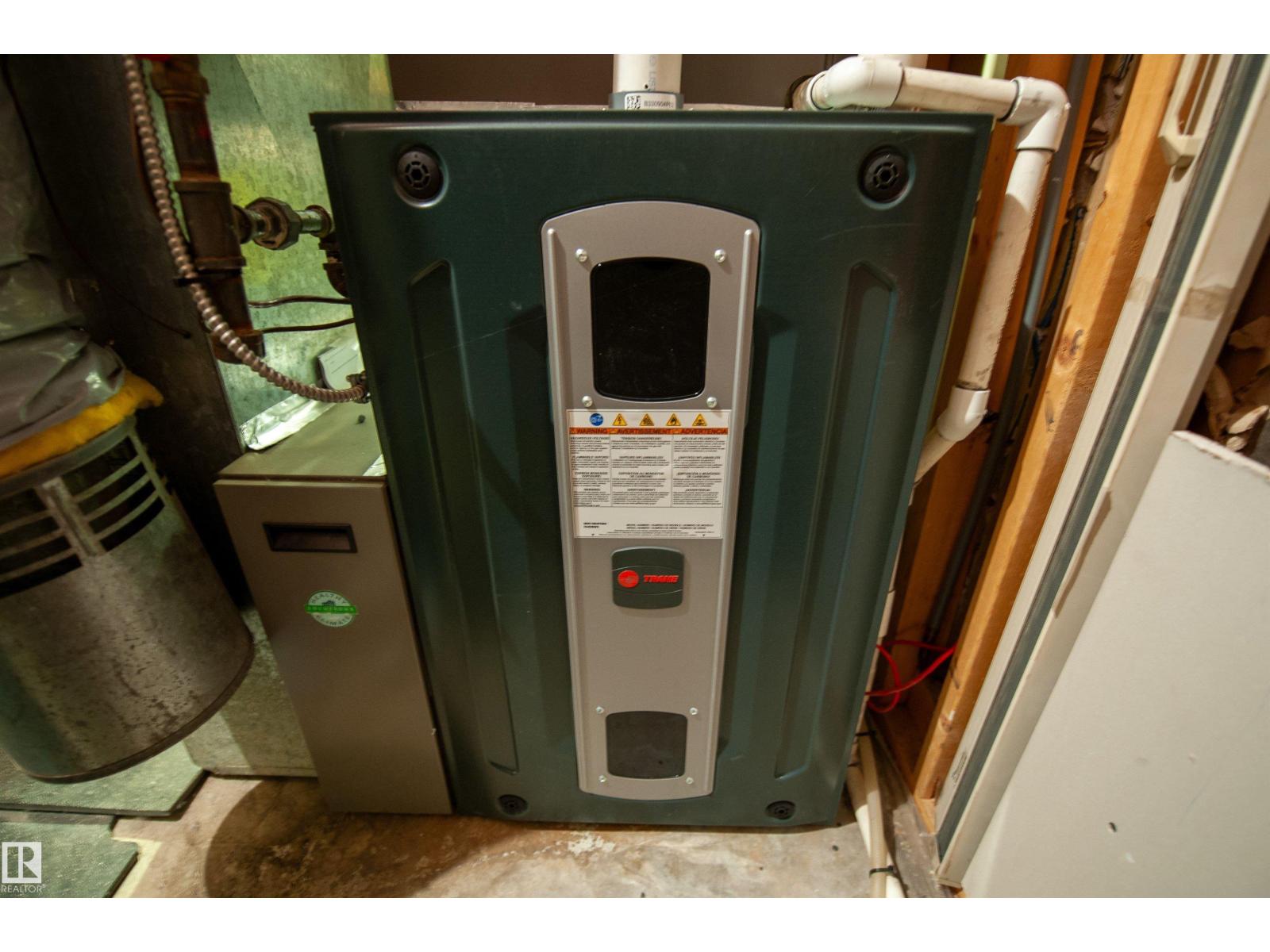 3215 44 AV NW, Edmonton