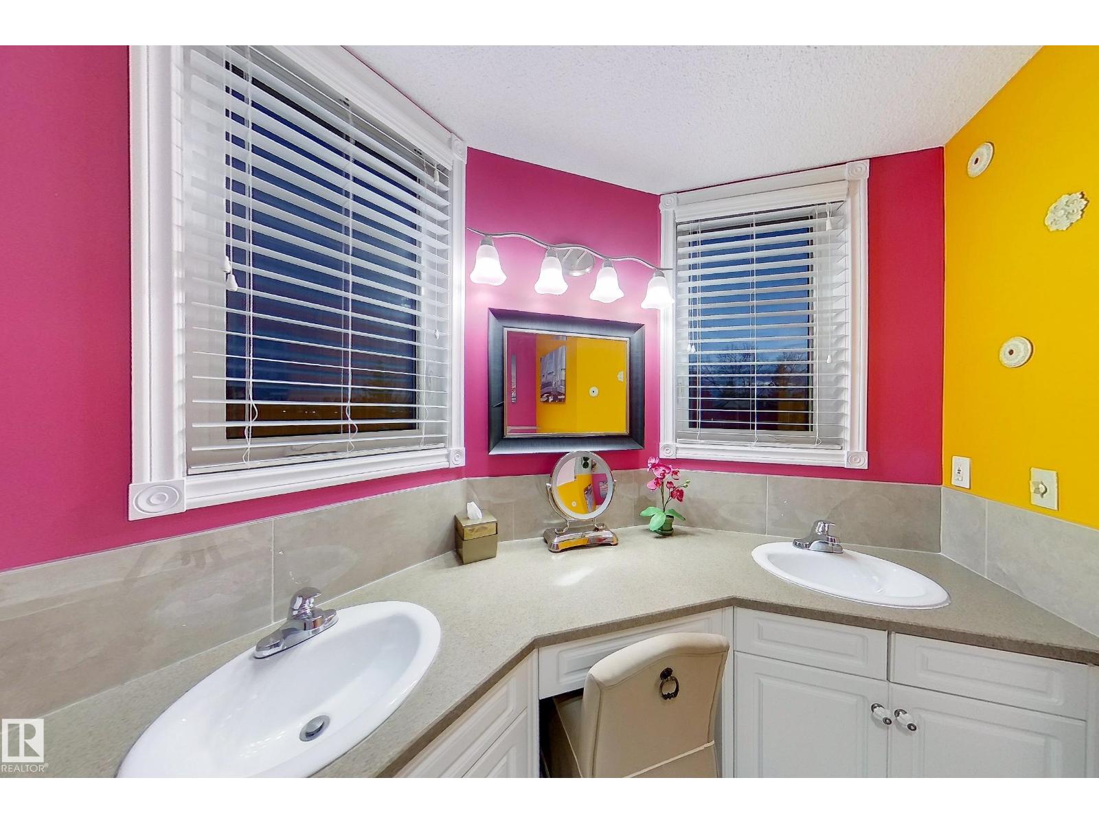 3215 44 AV NW, Edmonton