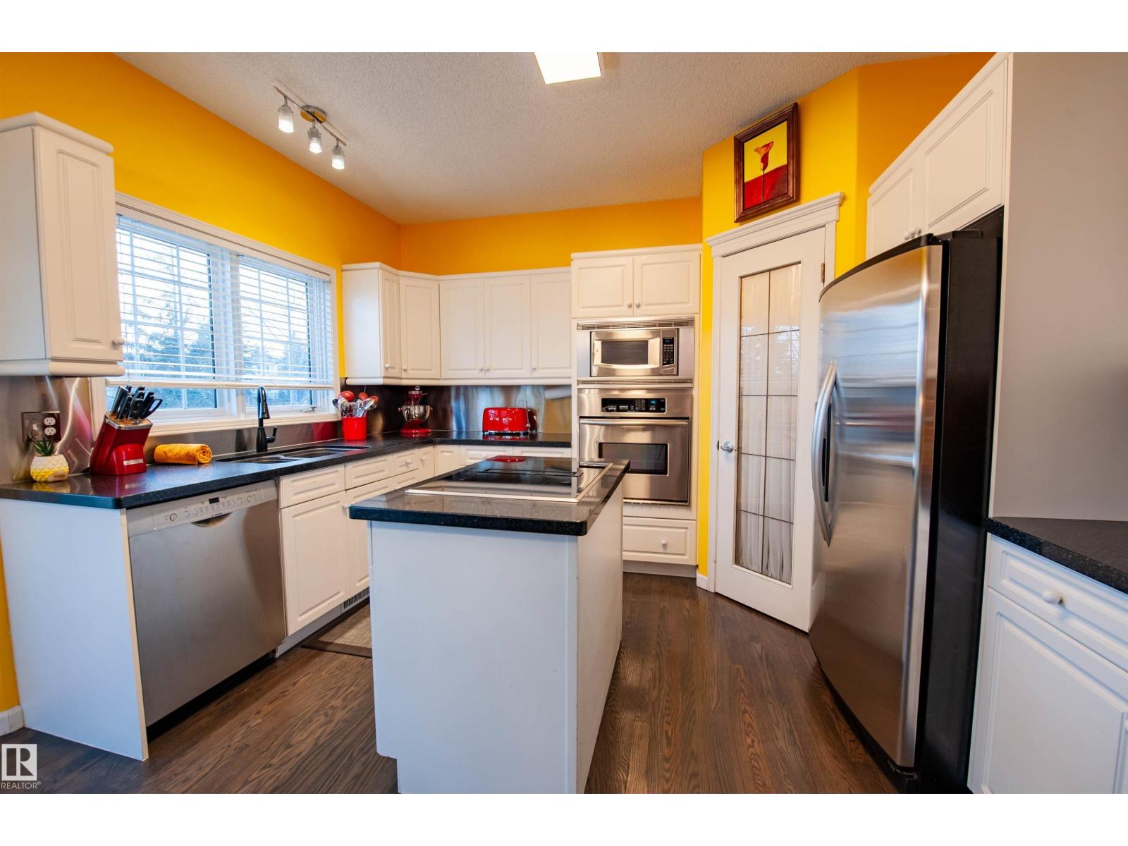 3215 44 AV NW, Edmonton