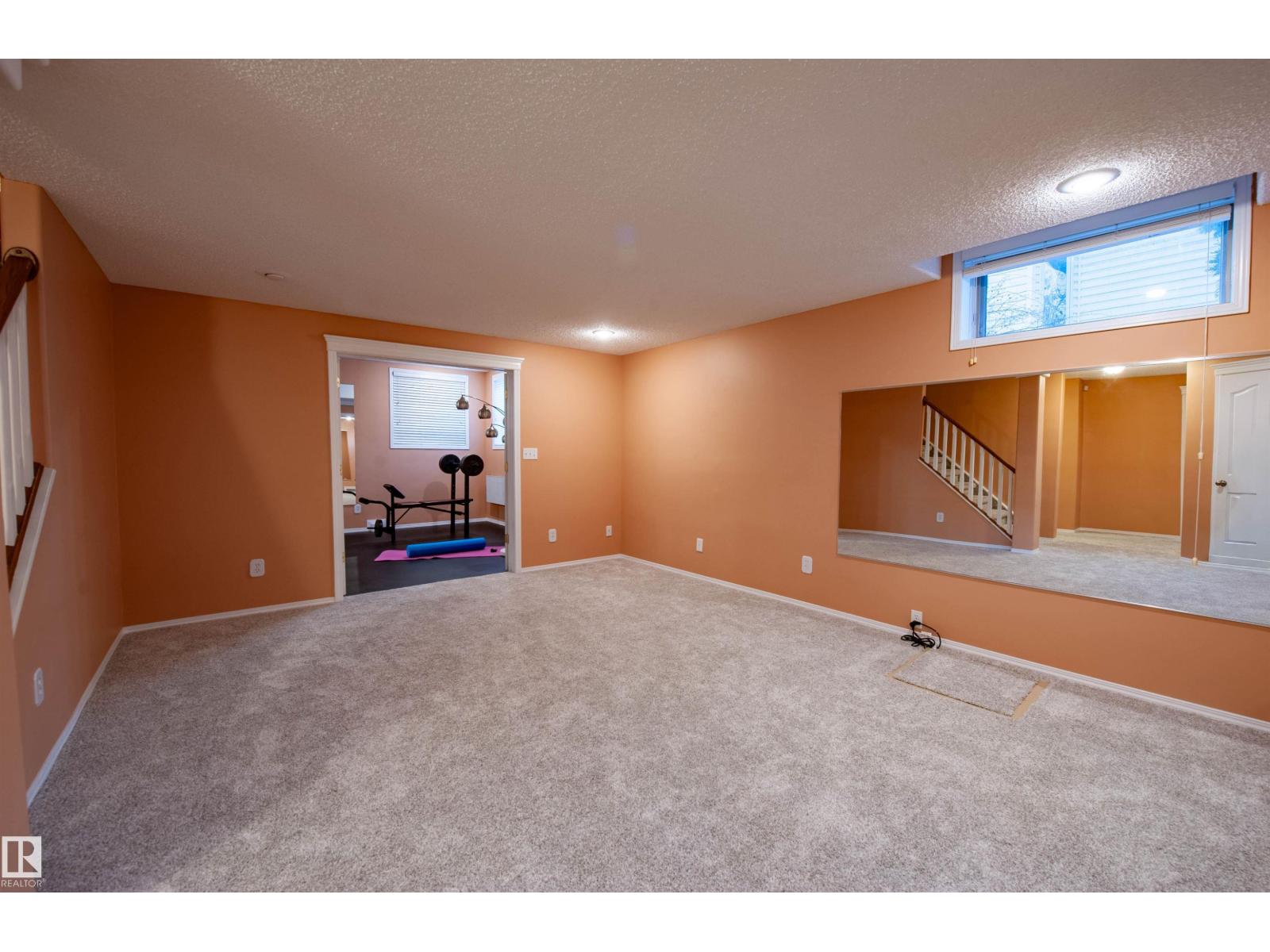 3215 44 AV NW, Edmonton