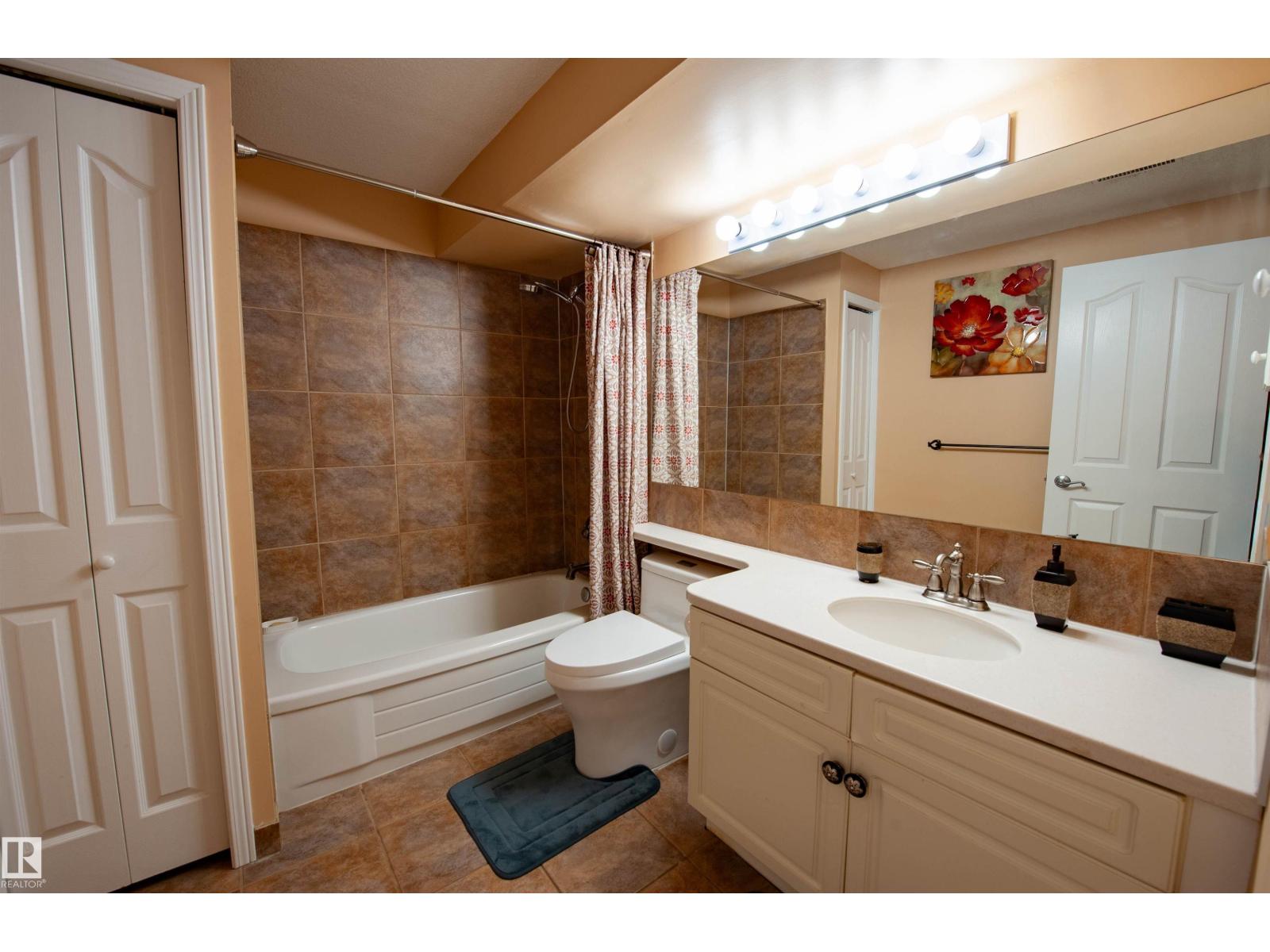 3215 44 AV NW, Edmonton