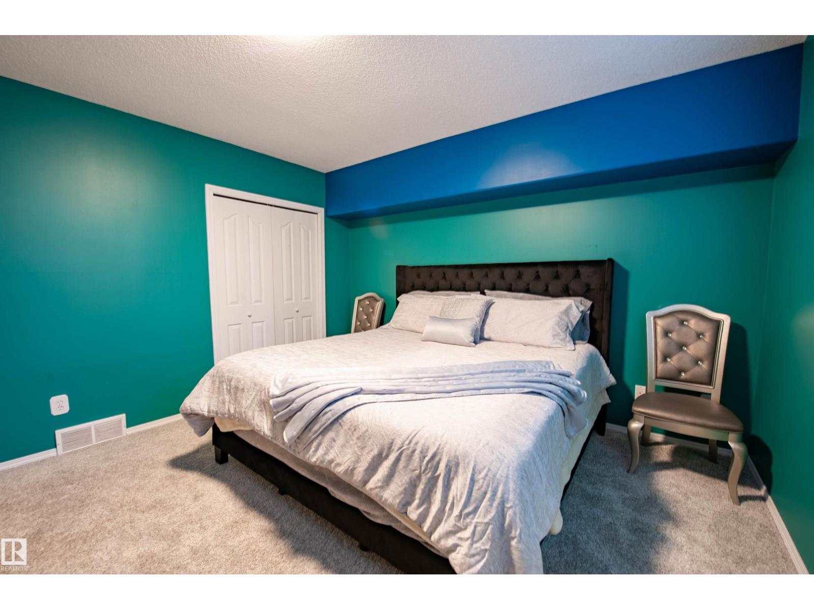 3215 44 AV NW, Edmonton