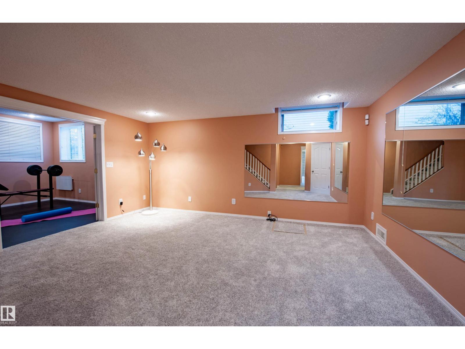 3215 44 AV NW, Edmonton