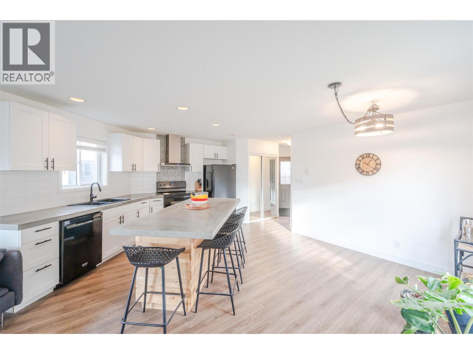 101 93 Van Horne Street, Penticton