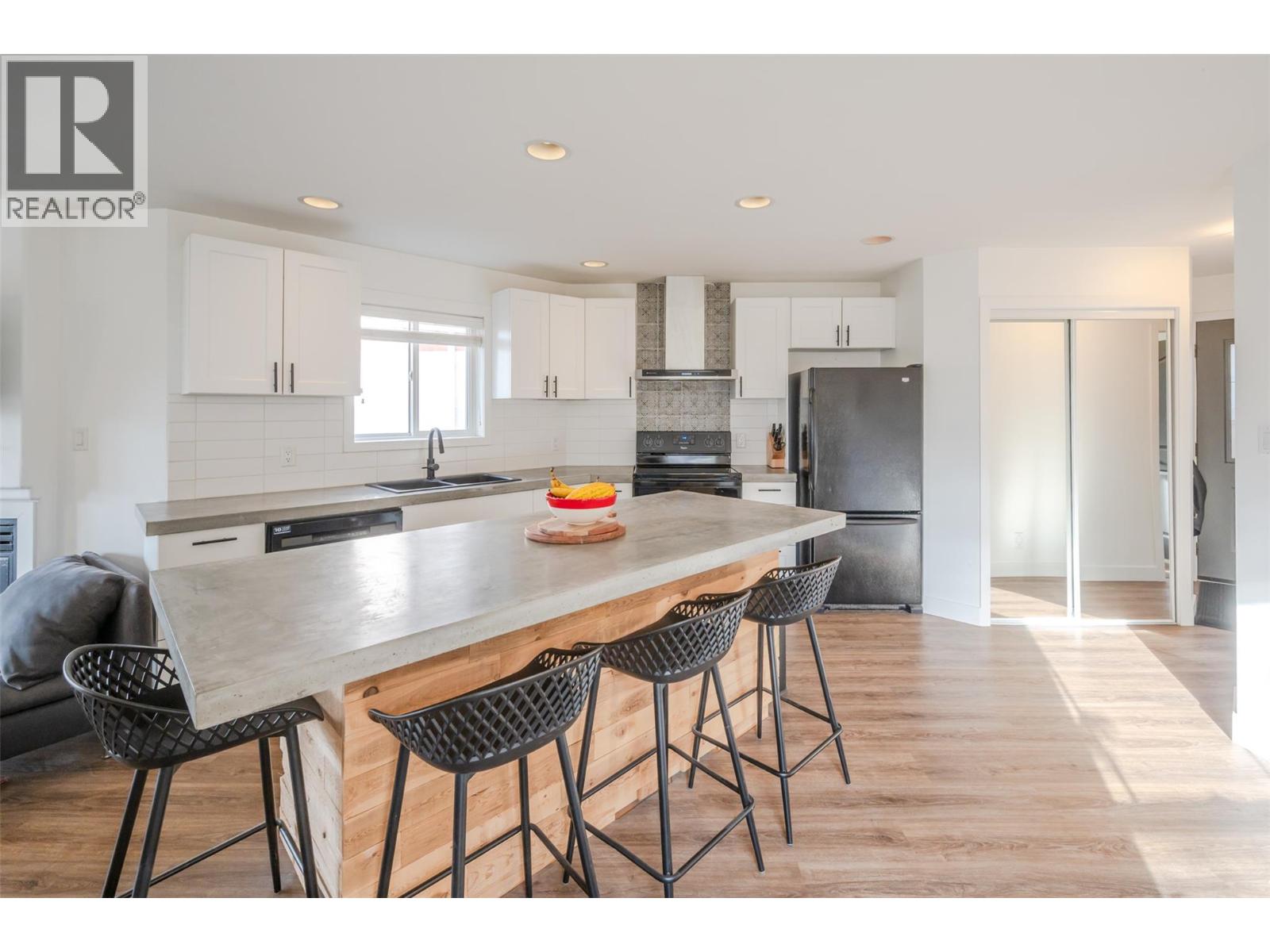 101 93 Van Horne Street, Penticton