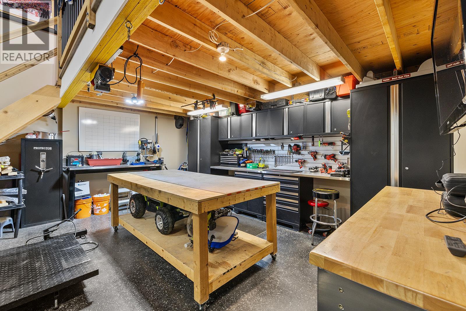 19 3359 Cougar Road, West Kelowna