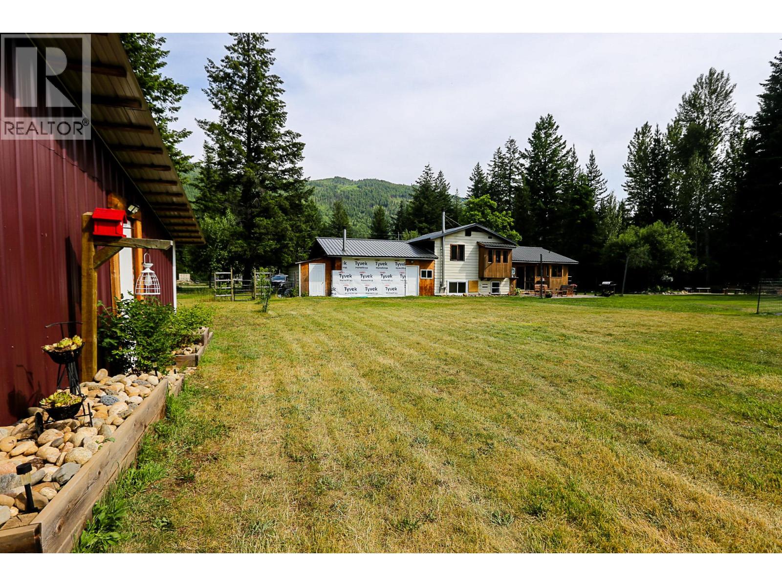 1133 CAROLINE ROAD - 37