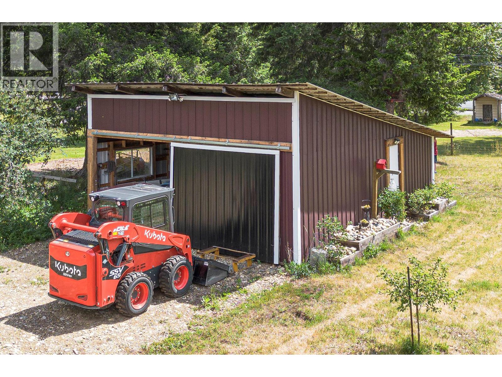 1133 CAROLINE ROAD - 34