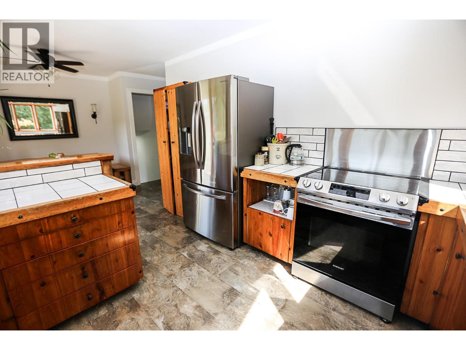 1133 CAROLINE ROAD - 8