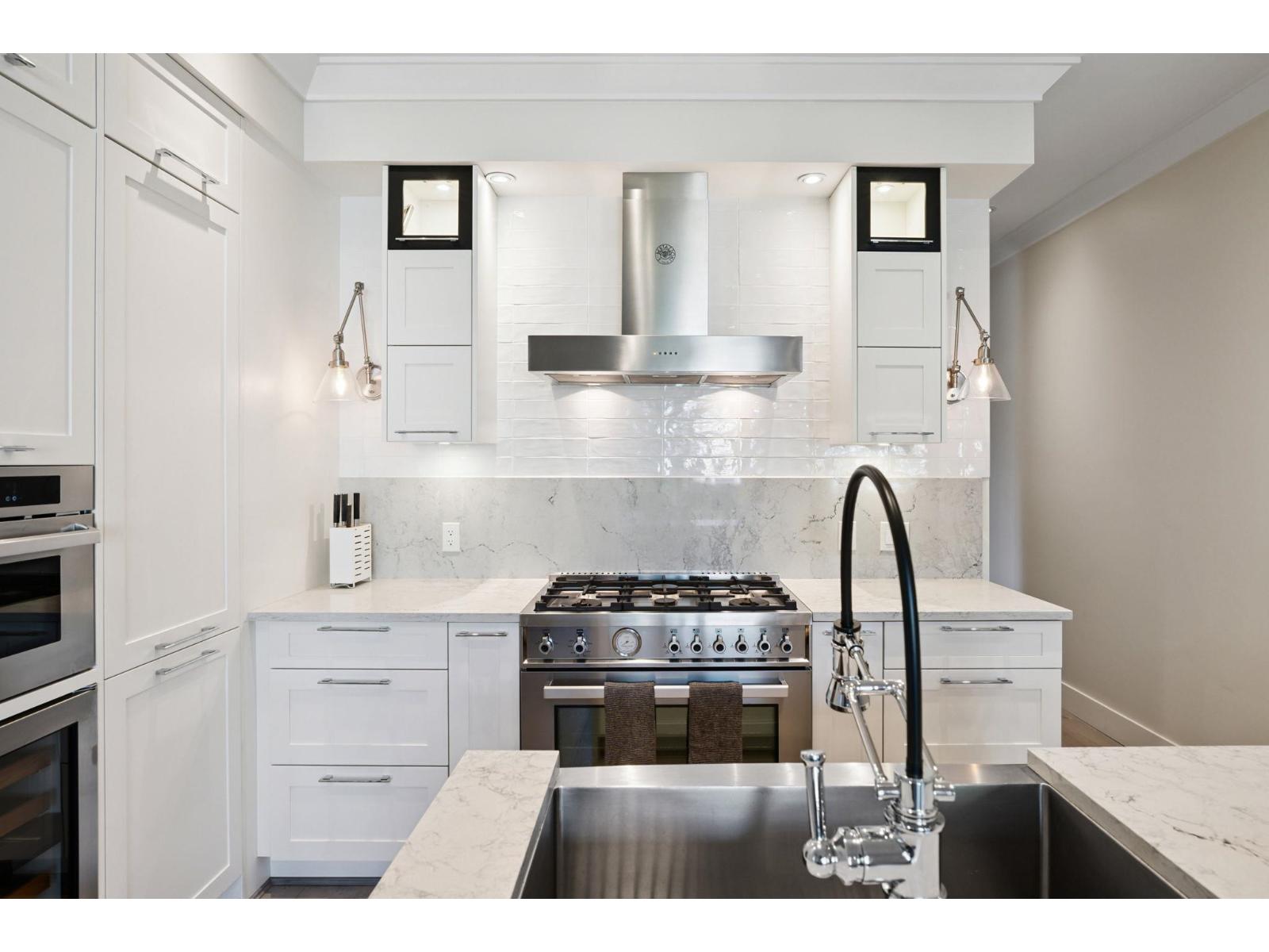 206 23189 FRANCIS AVENUE, Langley