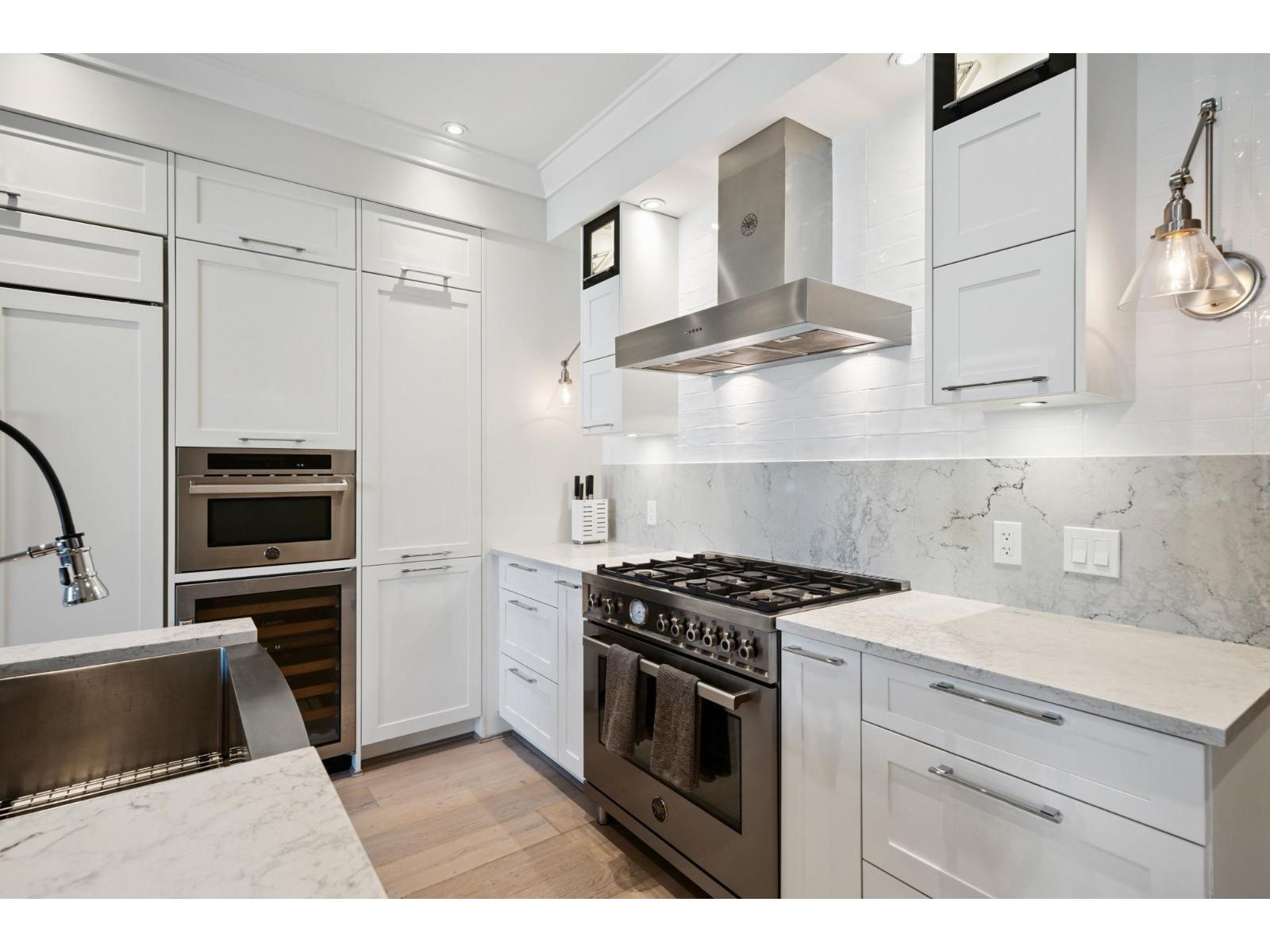 206 23189 FRANCIS AVENUE, Langley