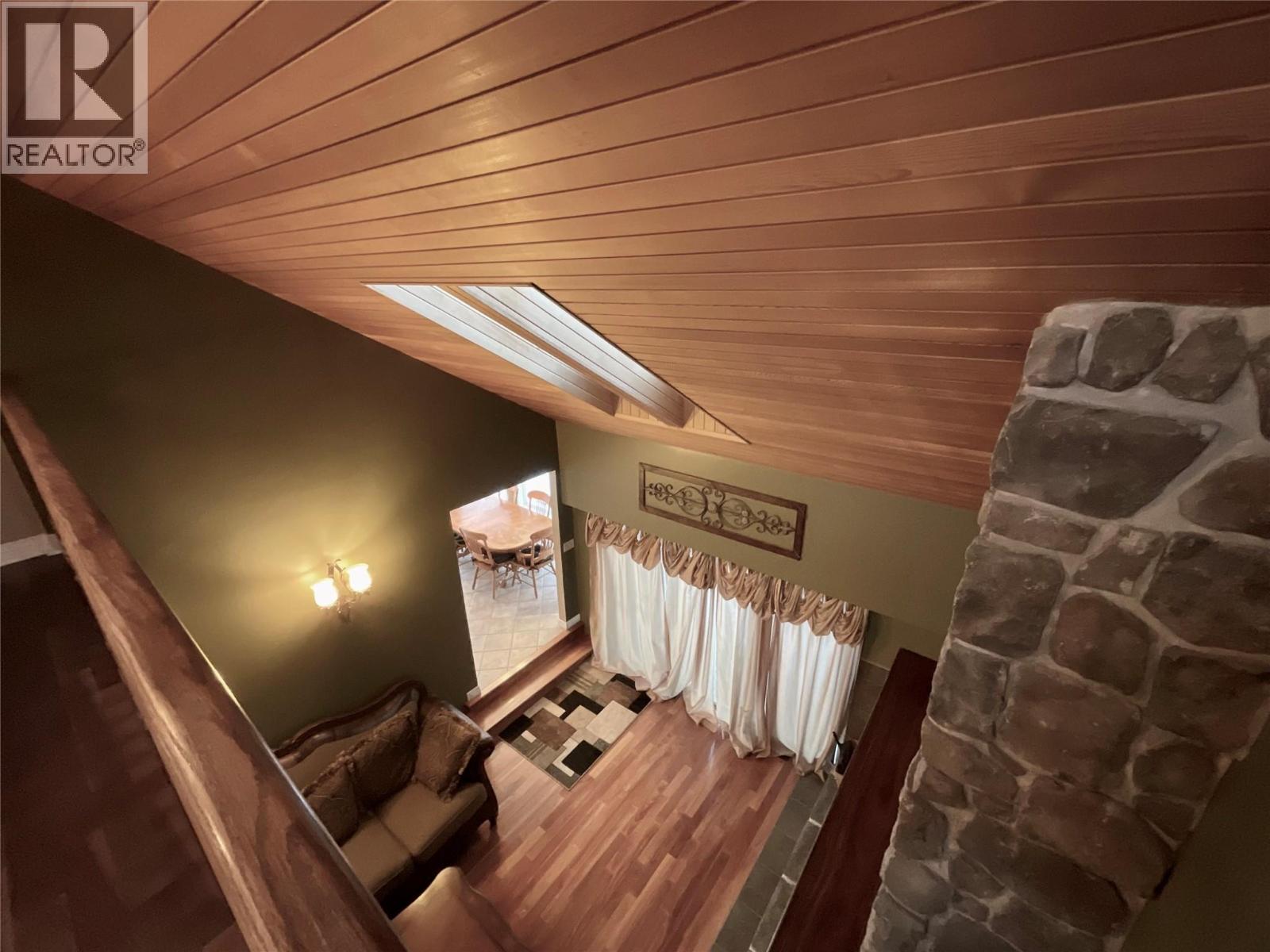 12 Collier Place, Tumbler Ridge