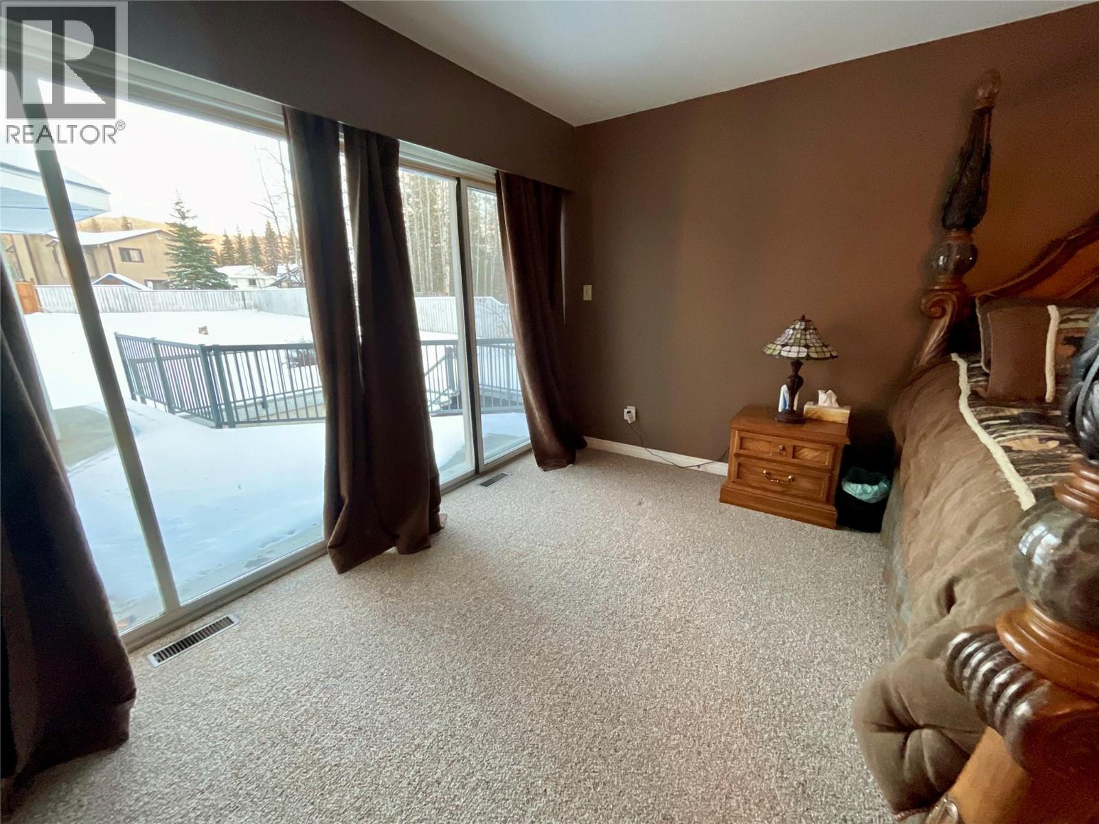 12 Collier Place, Tumbler Ridge