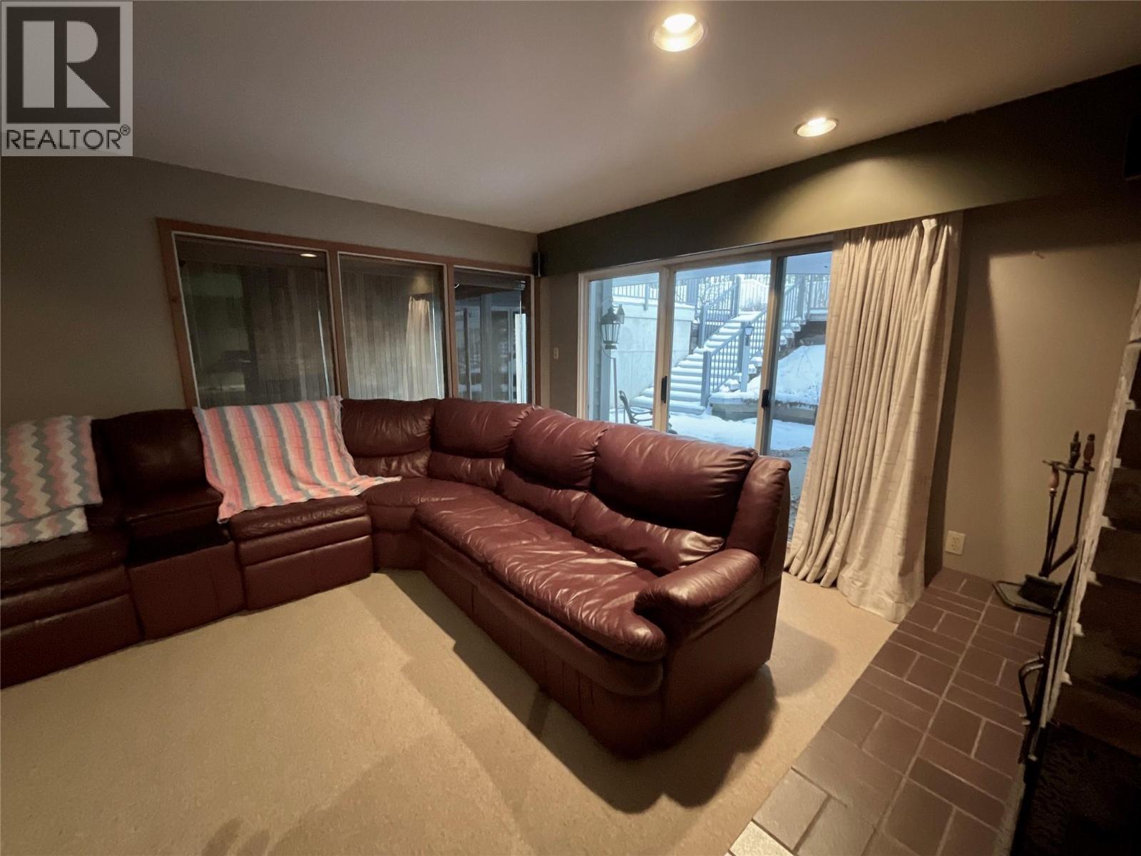 12 Collier Place, Tumbler Ridge