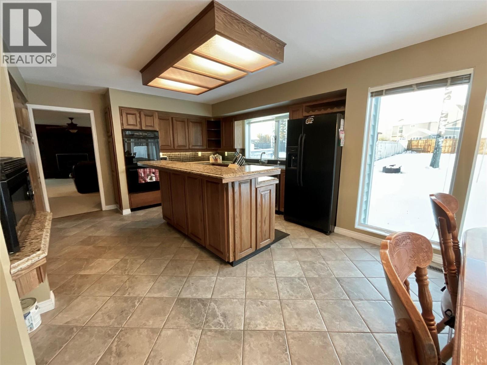 12 Collier Place, Tumbler Ridge