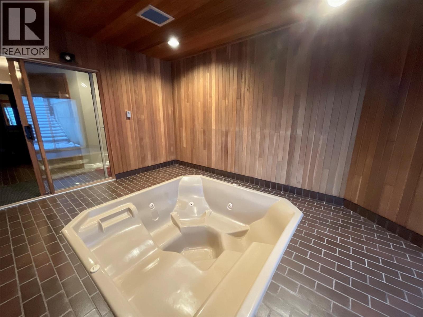 12 Collier Place, Tumbler Ridge