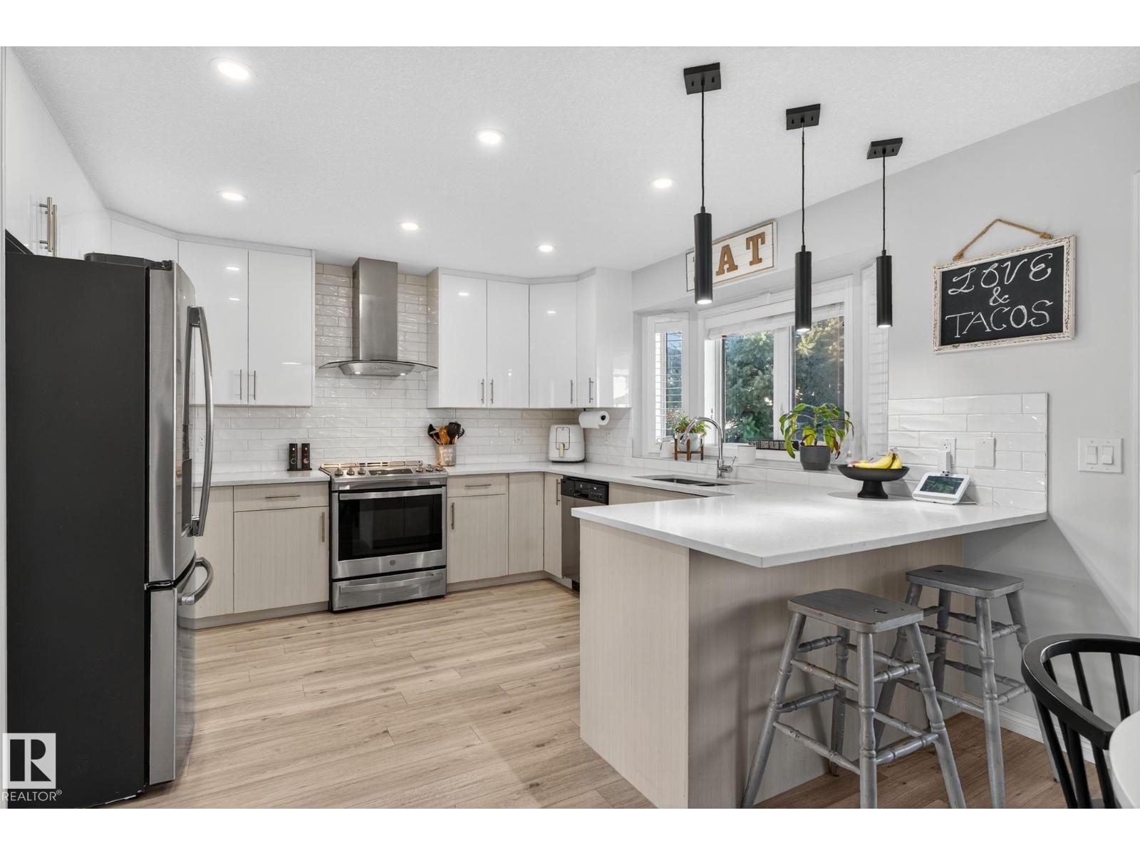 7224 158 AV NW, Edmonton