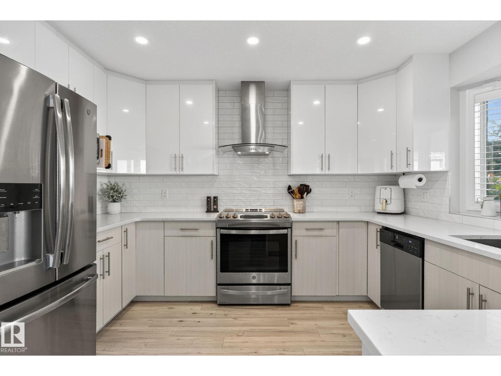 7224 158 AV NW, Edmonton