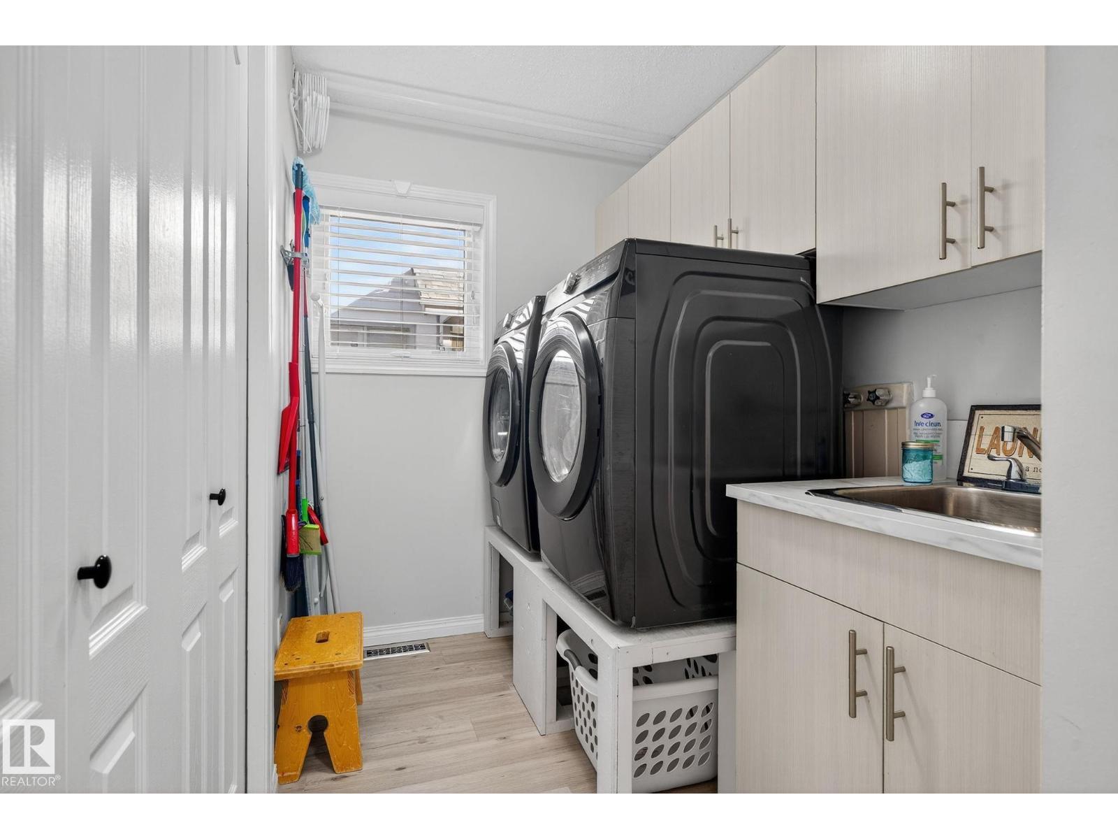 7224 158 AV NW, Edmonton