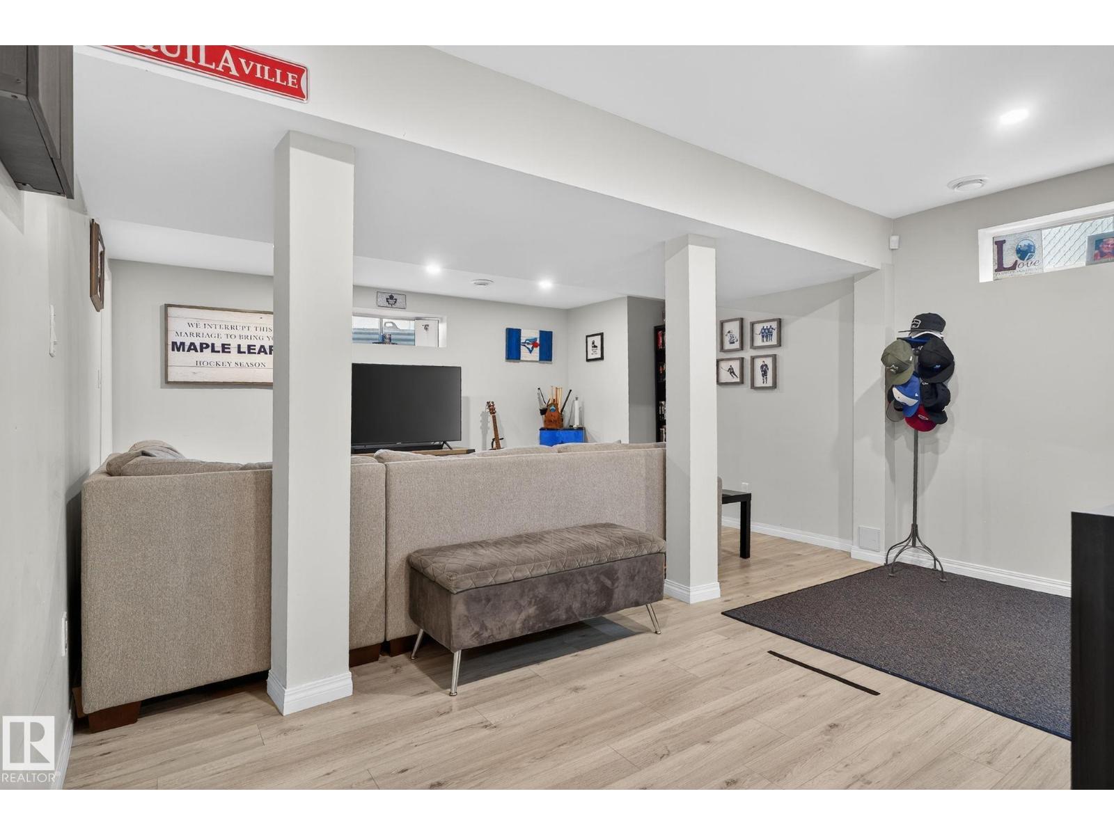 7224 158 AV NW, Edmonton