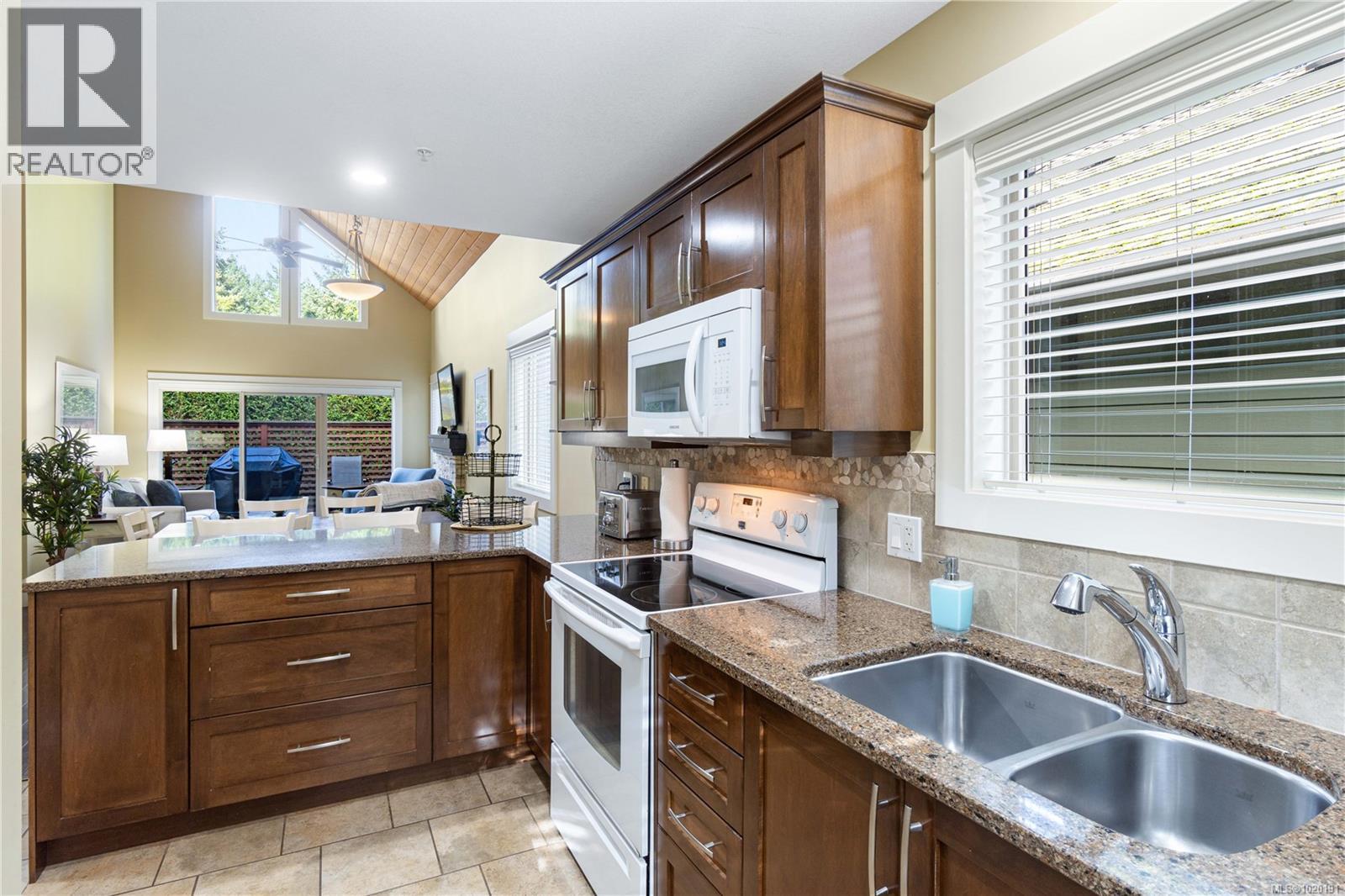 261 1130 Resort Dr, Parksville