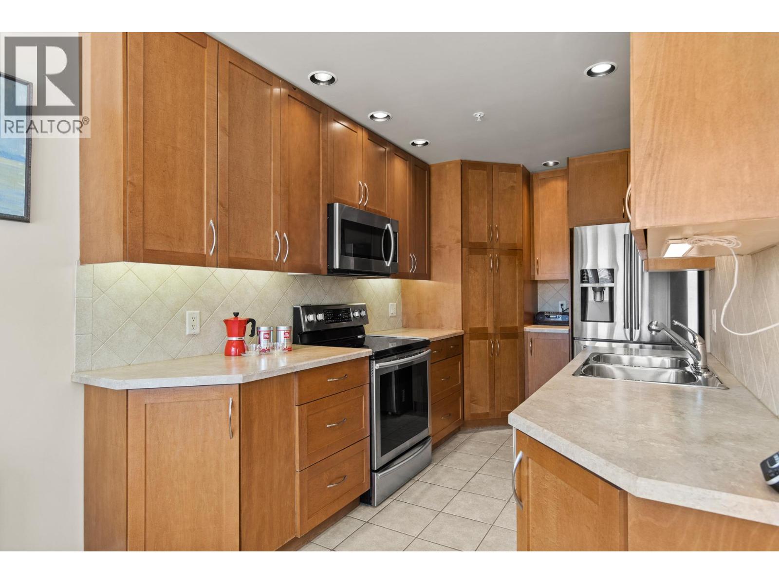 704 1947 Underhill Street, Kelowna