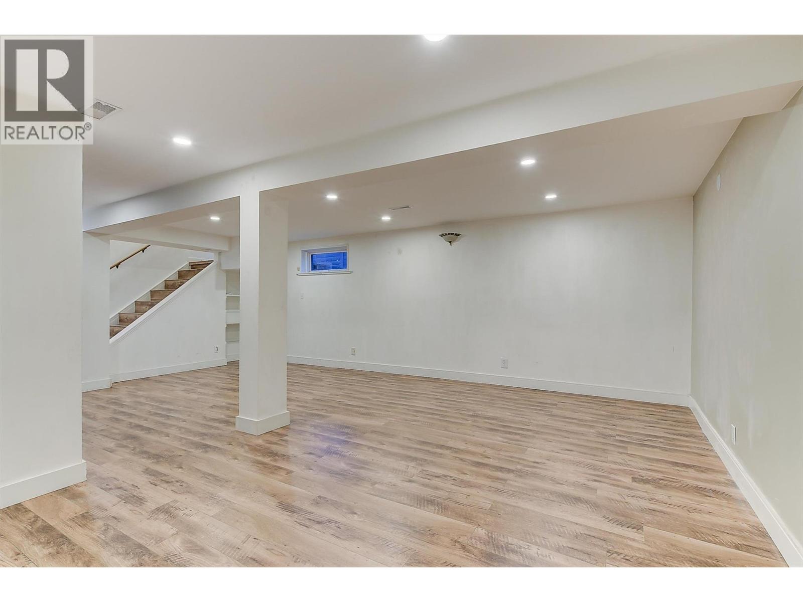  880 Hollydell Road, Kelowna