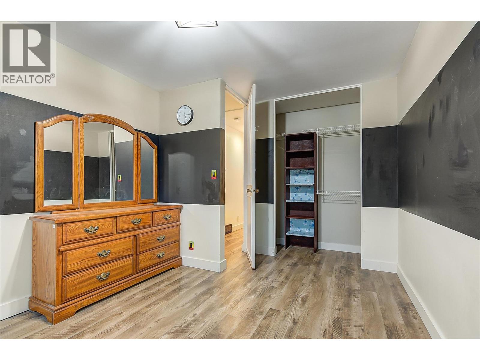  880 Hollydell Road, Kelowna