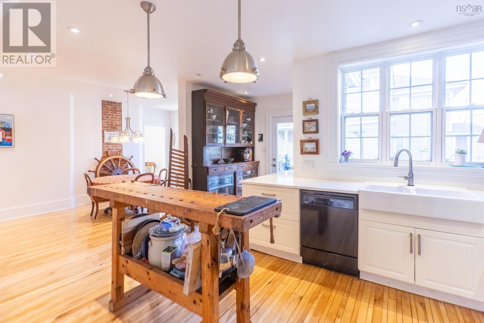 Property 20 of 50 of 124 Church Street