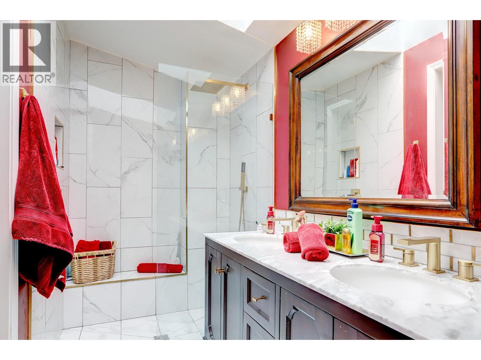  4712 Valleyview Place, Vernon