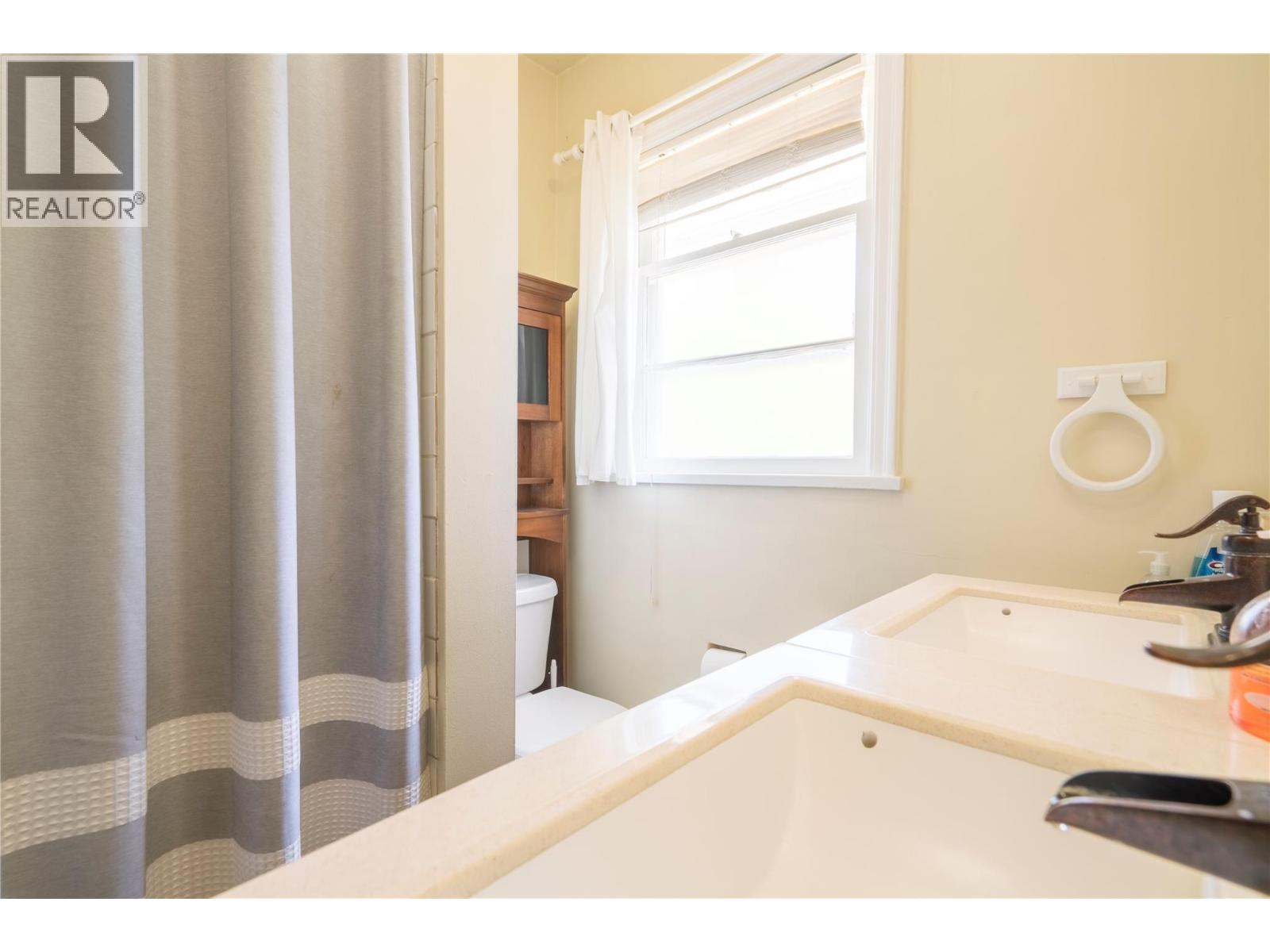  3095 Gordon Drive, Kelowna